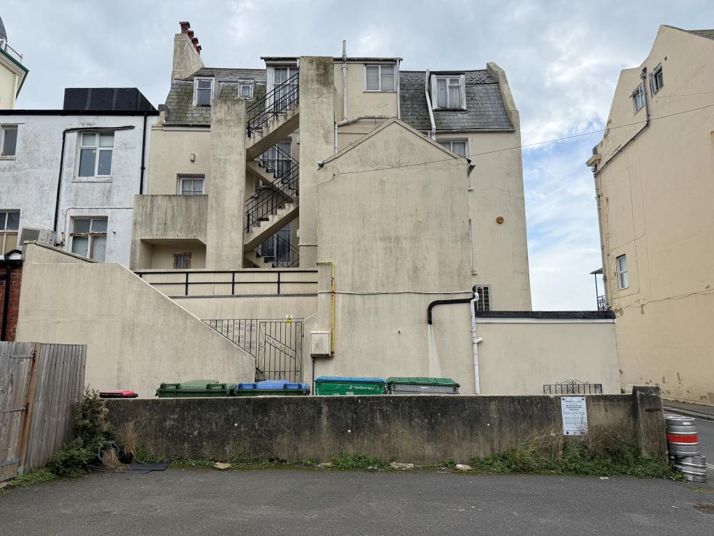 Lot: 31 - FREEHOLD MIXED USE PART POSSESSION PRODUCING £37,500 PER ANNUM - Rear elevation from Bedford Row